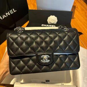 Classic CHANEL Bag: A Stylish and Versatile Choice for Elegance